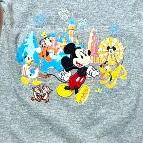 Disney Land 18 mo Hooded SS Grey bottom buttoned Romper w characters. - Picture 8 of 9